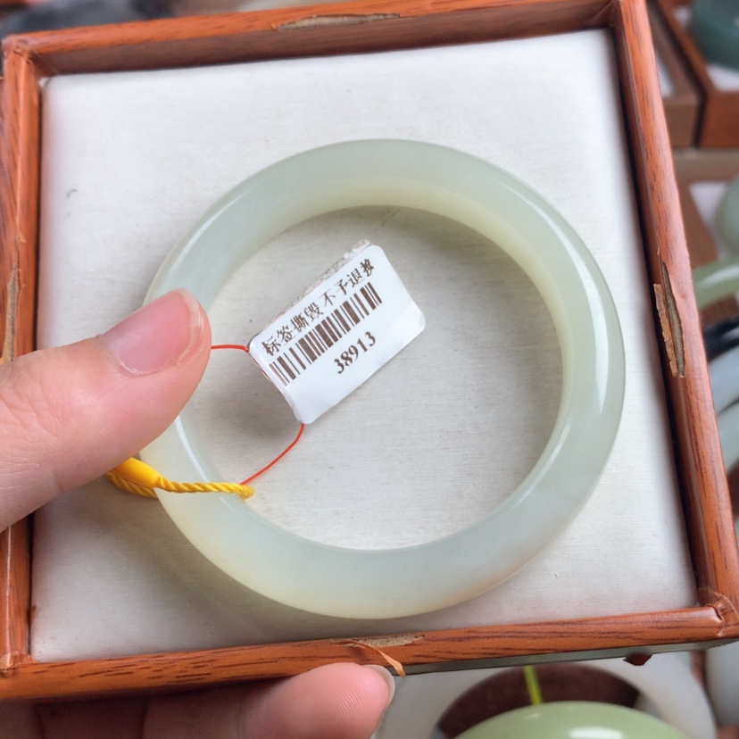 【闪购商品】和田玉手镯未镶嵌