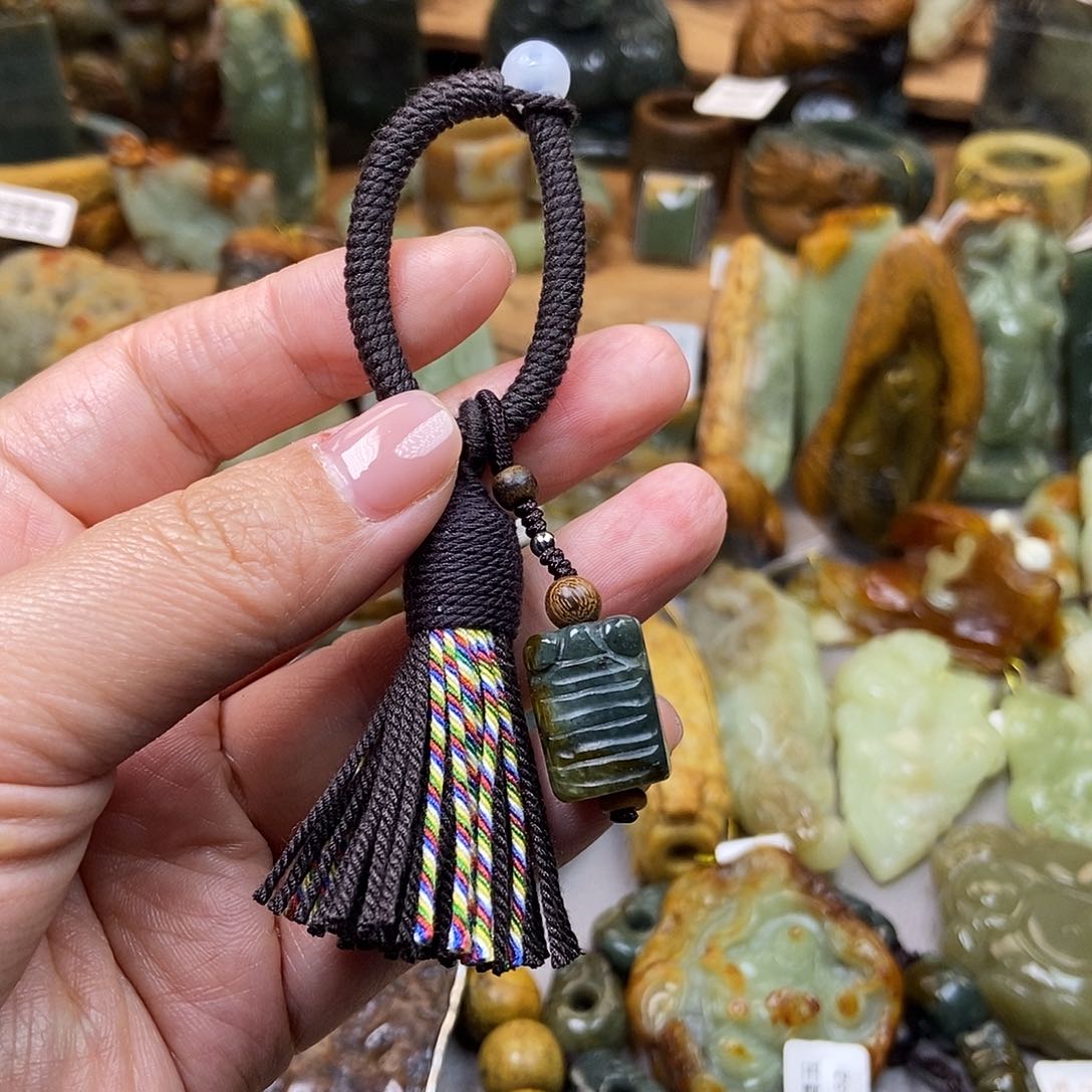 岫岩河磨玉（透闪石质玉）未镶嵌珠宝奇石