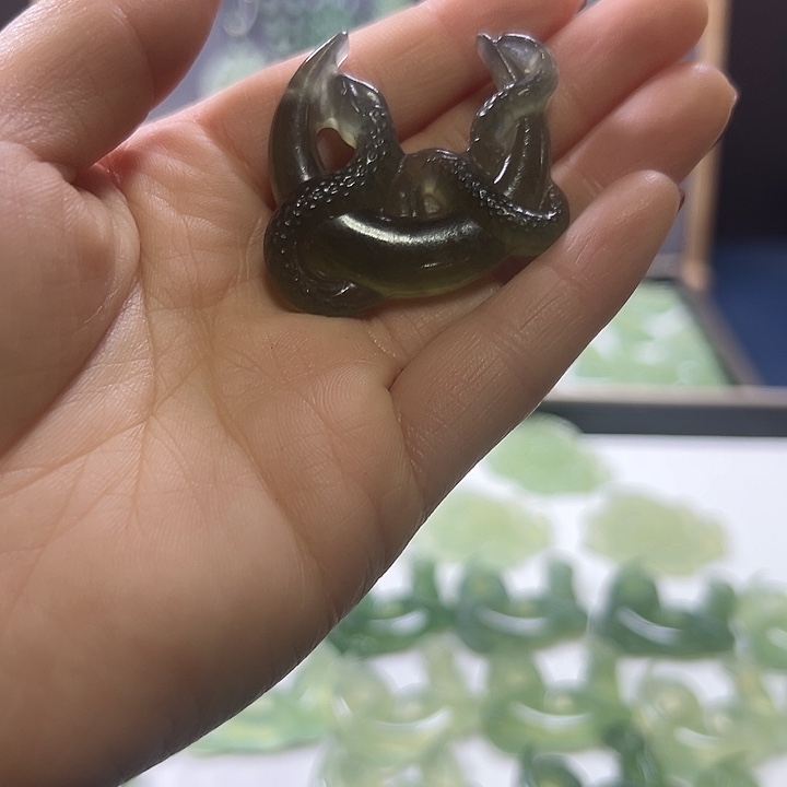 蛇纹石玉颈饰未镶嵌%****／