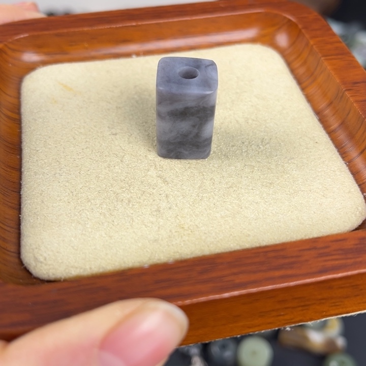 小***恩和田玉未镶嵌颈饰