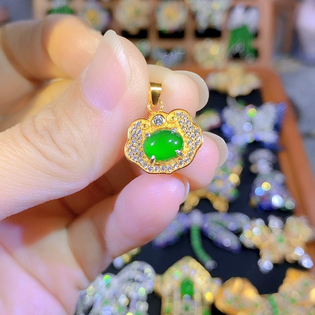 吊坠(不含链)18K金镶嵌翡翠