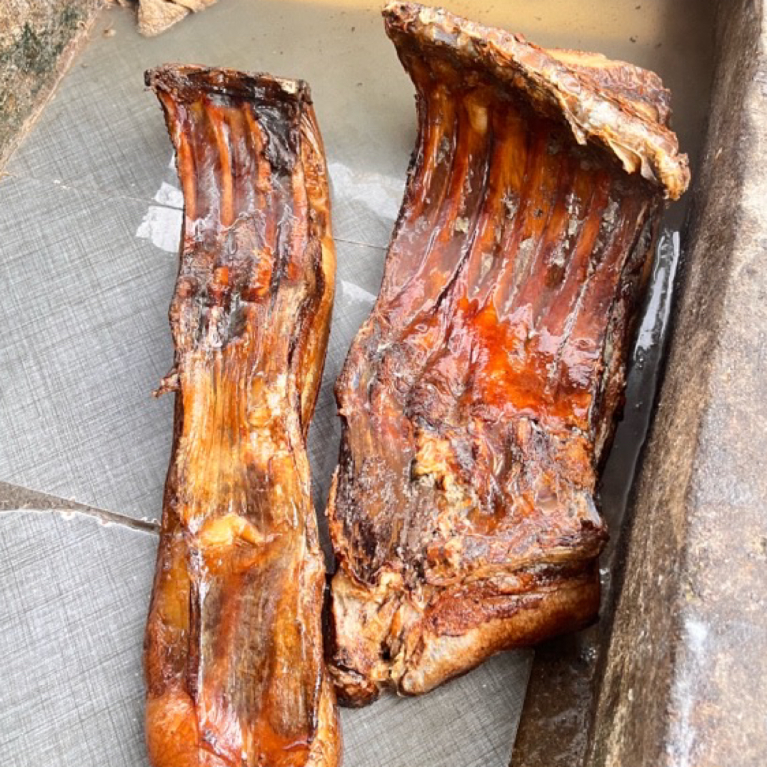 农村柴火烟熏腊排骨肉质紧实风味好吃
