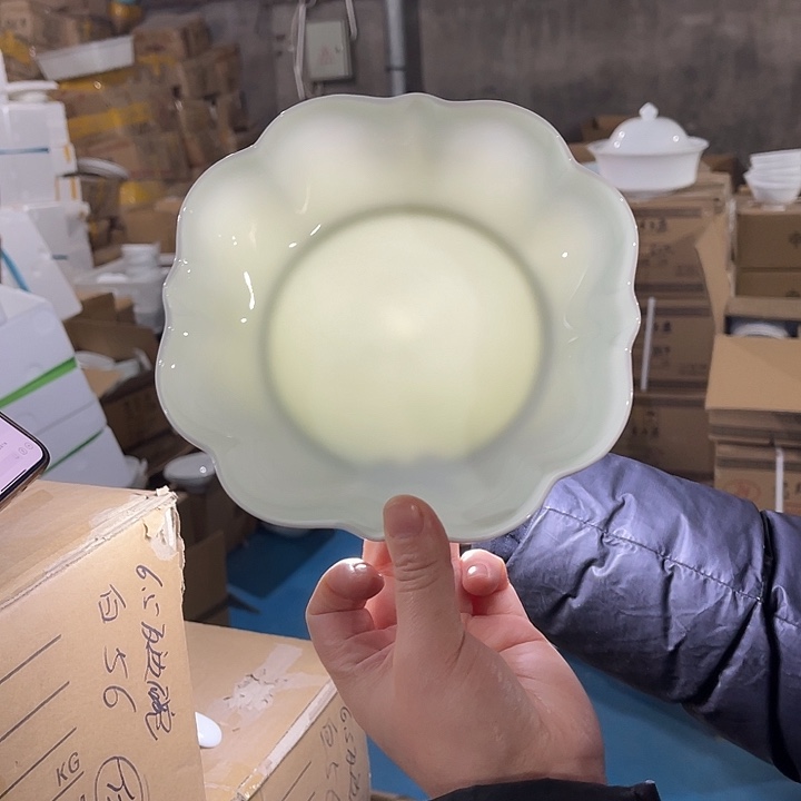 瓷片玉泥青瓷7英寸花边深盘两个，包邮