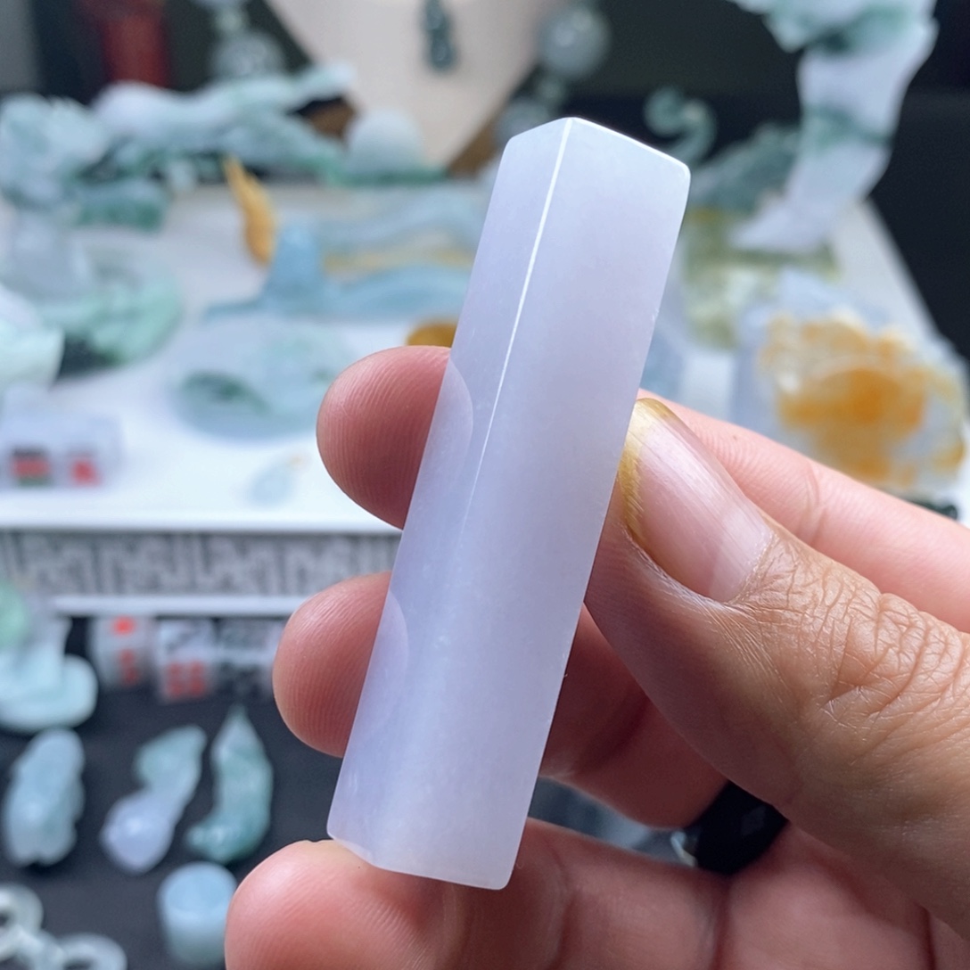 翡翠未镶嵌颈饰印章