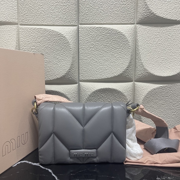 未使用/谬谬/包包/市场价24100/250615zb0030