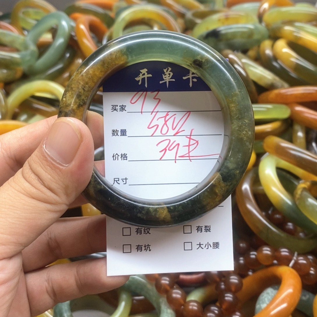 蛇纹石玉未镶嵌手镯