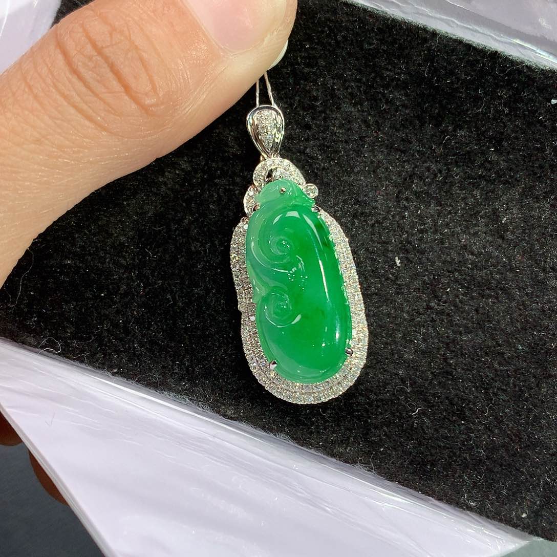 翡翠吊坠(赠链)18K金镶嵌