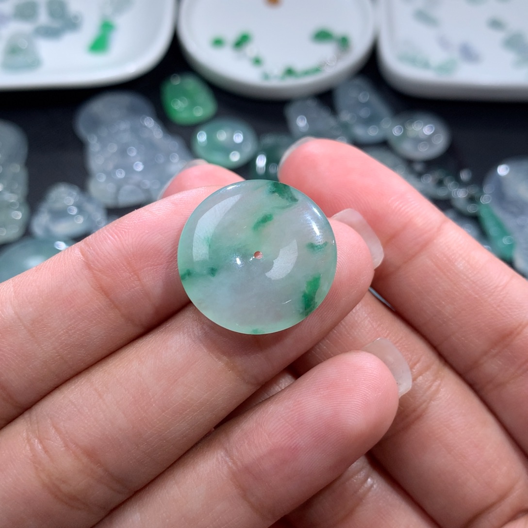 翡翠裸石未镶嵌飘花平安扣