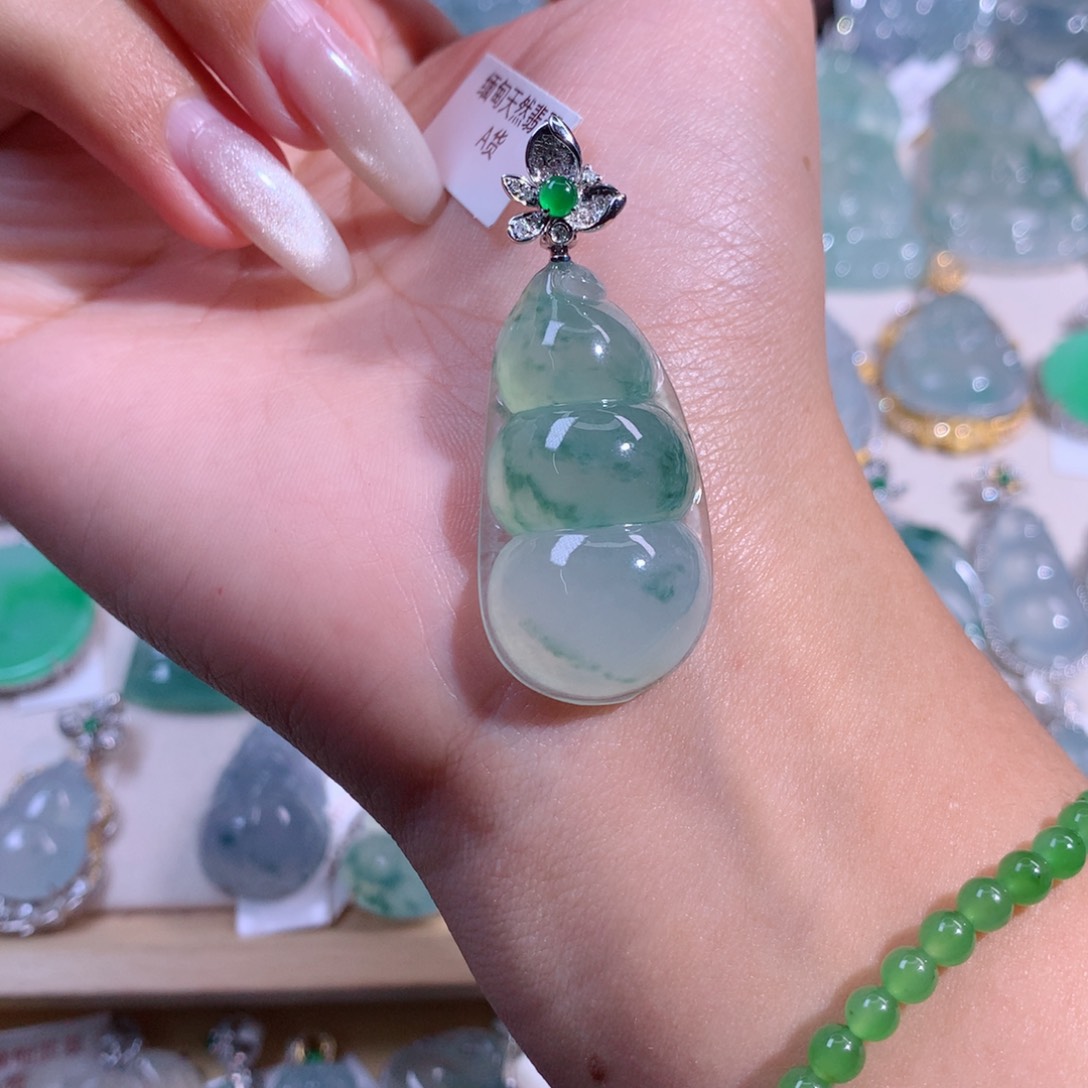 翡翠吊坠(不含链)18K金镶嵌