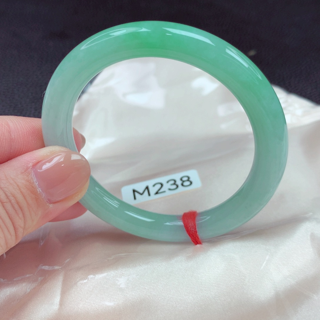 翡翠手镯未镶嵌手镯88