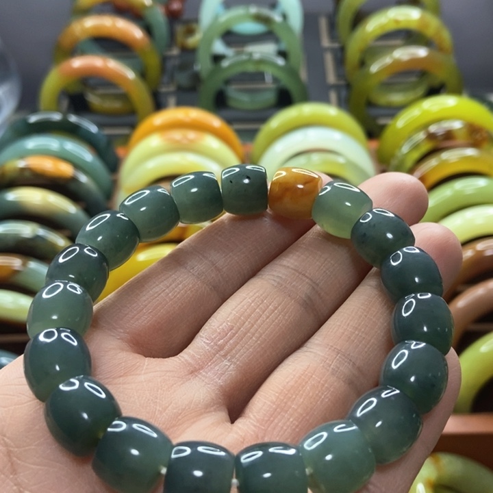 蛇纹石玉手镯未镶嵌