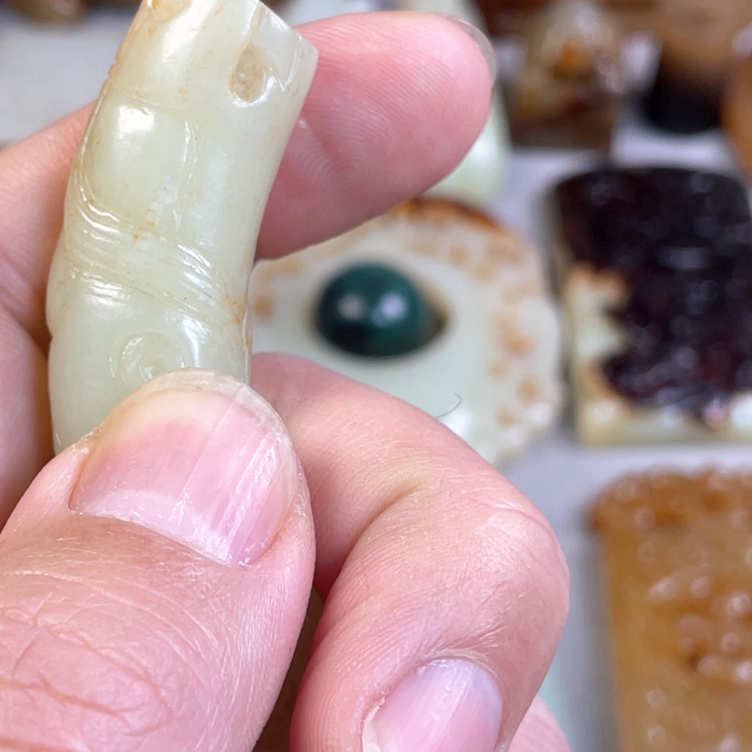 和田玉颈饰未镶嵌陈*