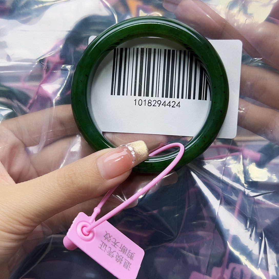 和田玉手镯未镶嵌天*空