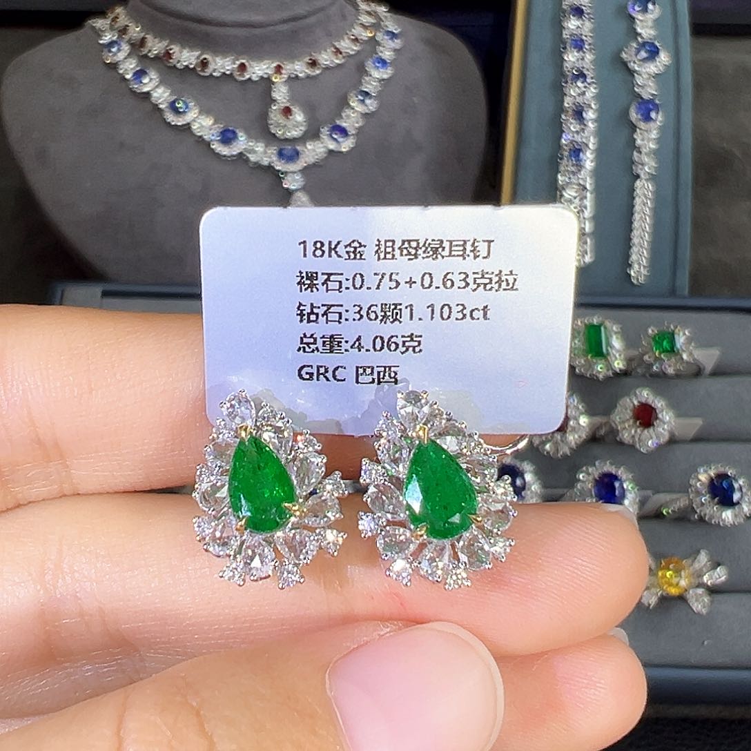 祖母绿耳钉18K金镶嵌