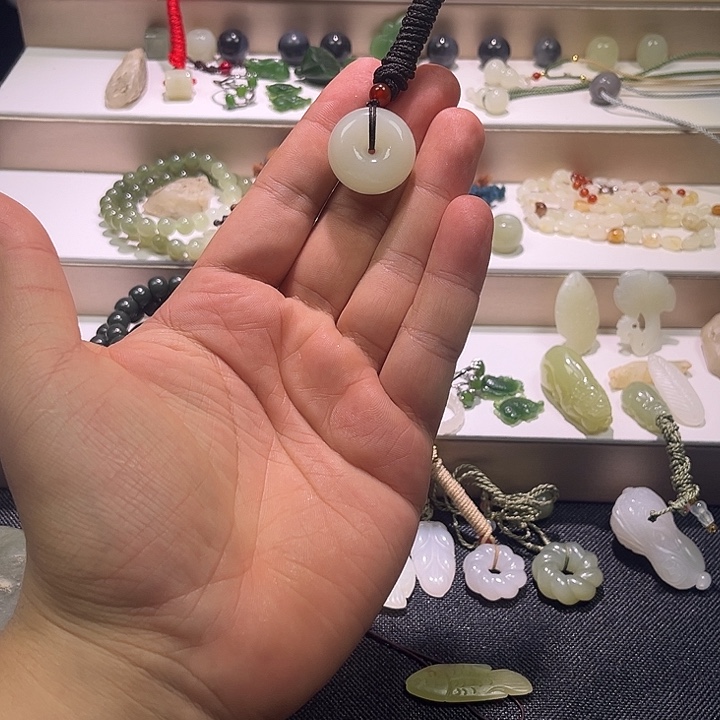 和田玉（糖玉）未镶嵌颈饰