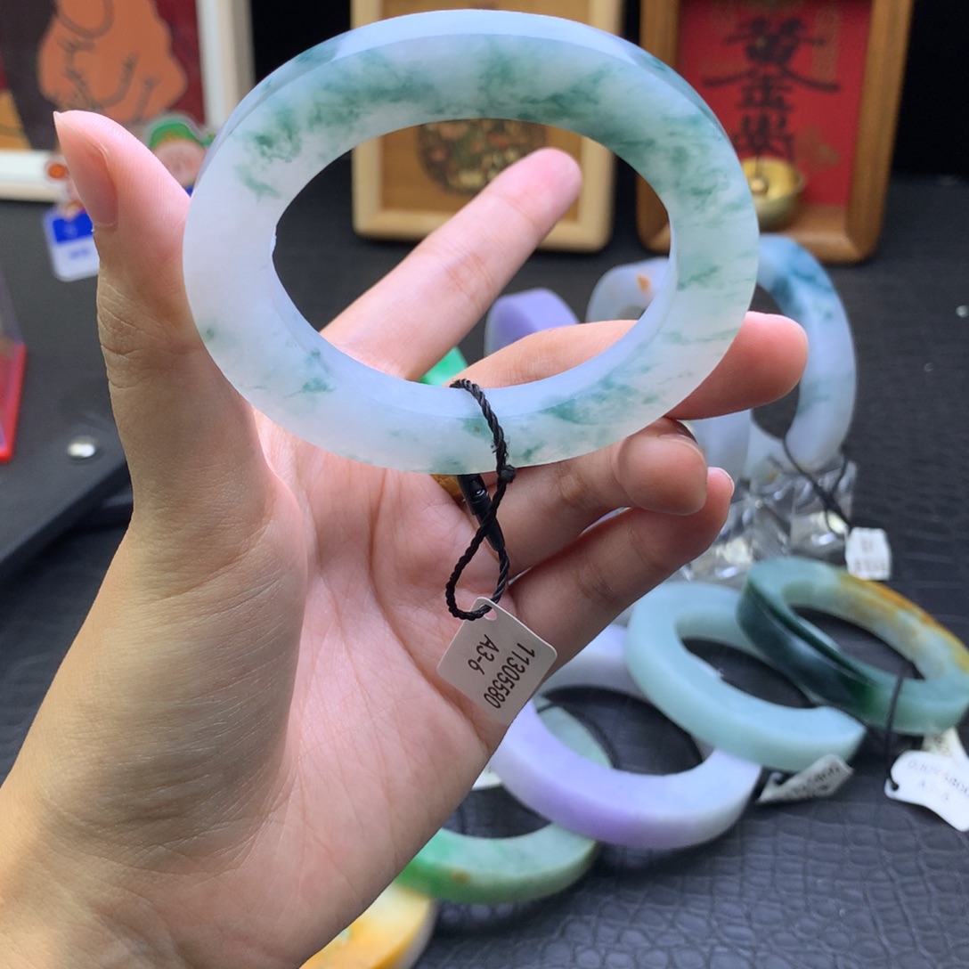 定制翡翠未镶嵌翡翠手镯