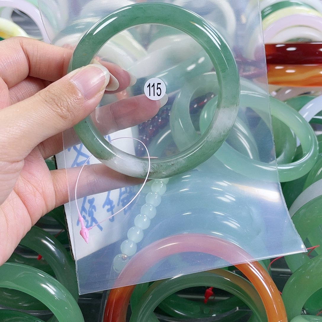 石英质玉手镯未镶嵌60