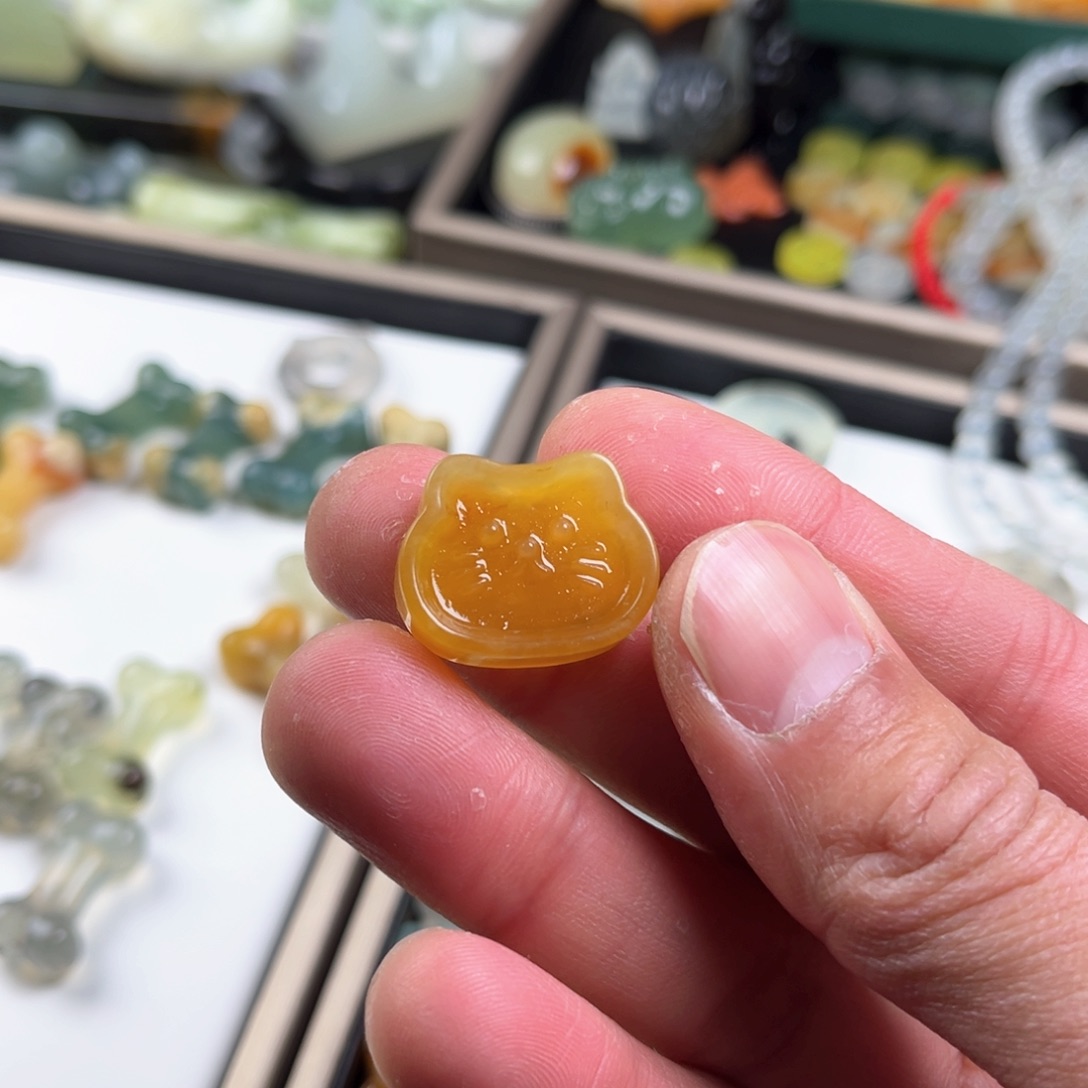 蛇纹石玉原石未镶嵌