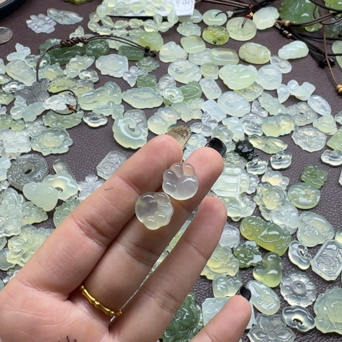 O***蛇纹石玉未镶嵌颈饰