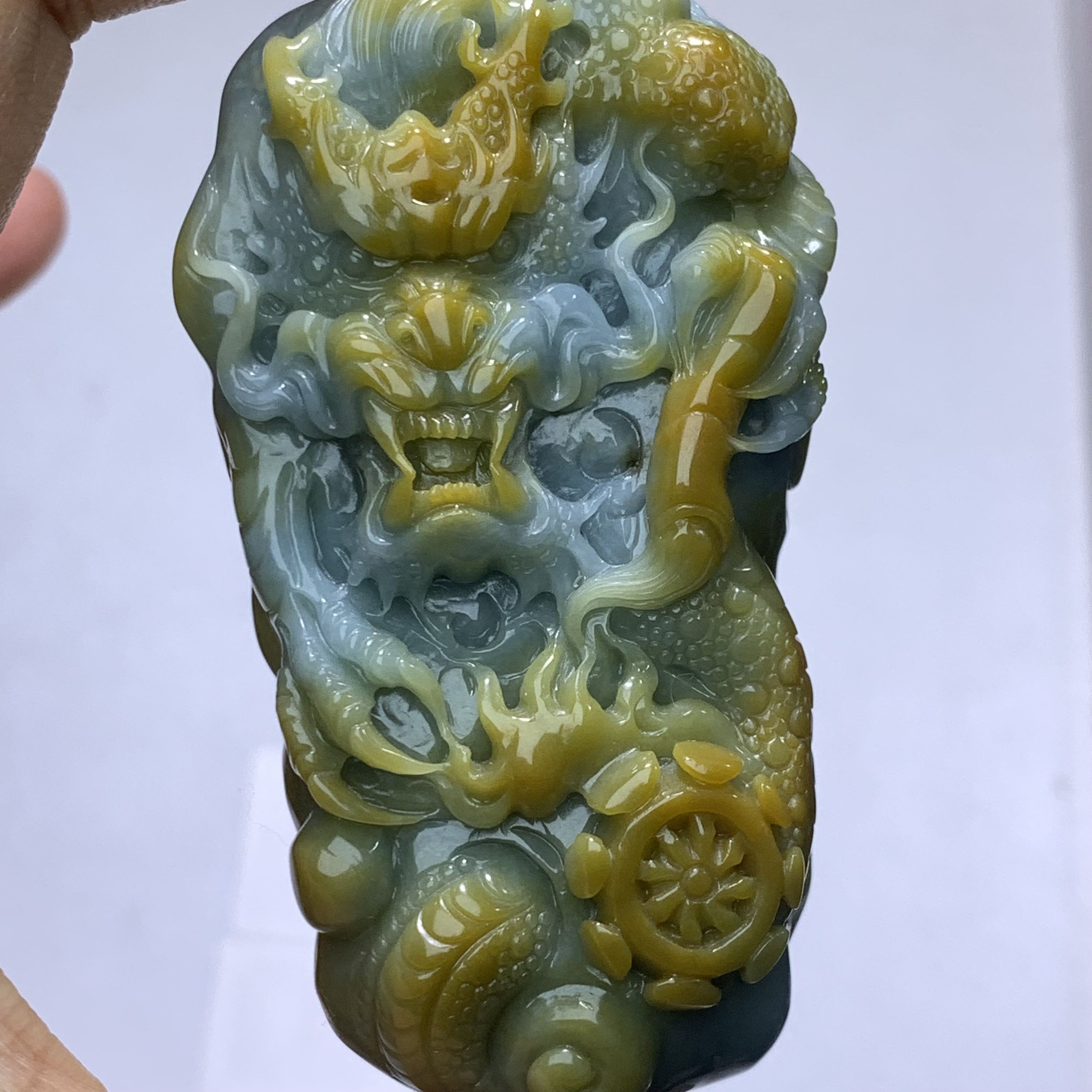 天然翡翠Ａ货黄翡纯手工巧雕俏色霸气龙牌