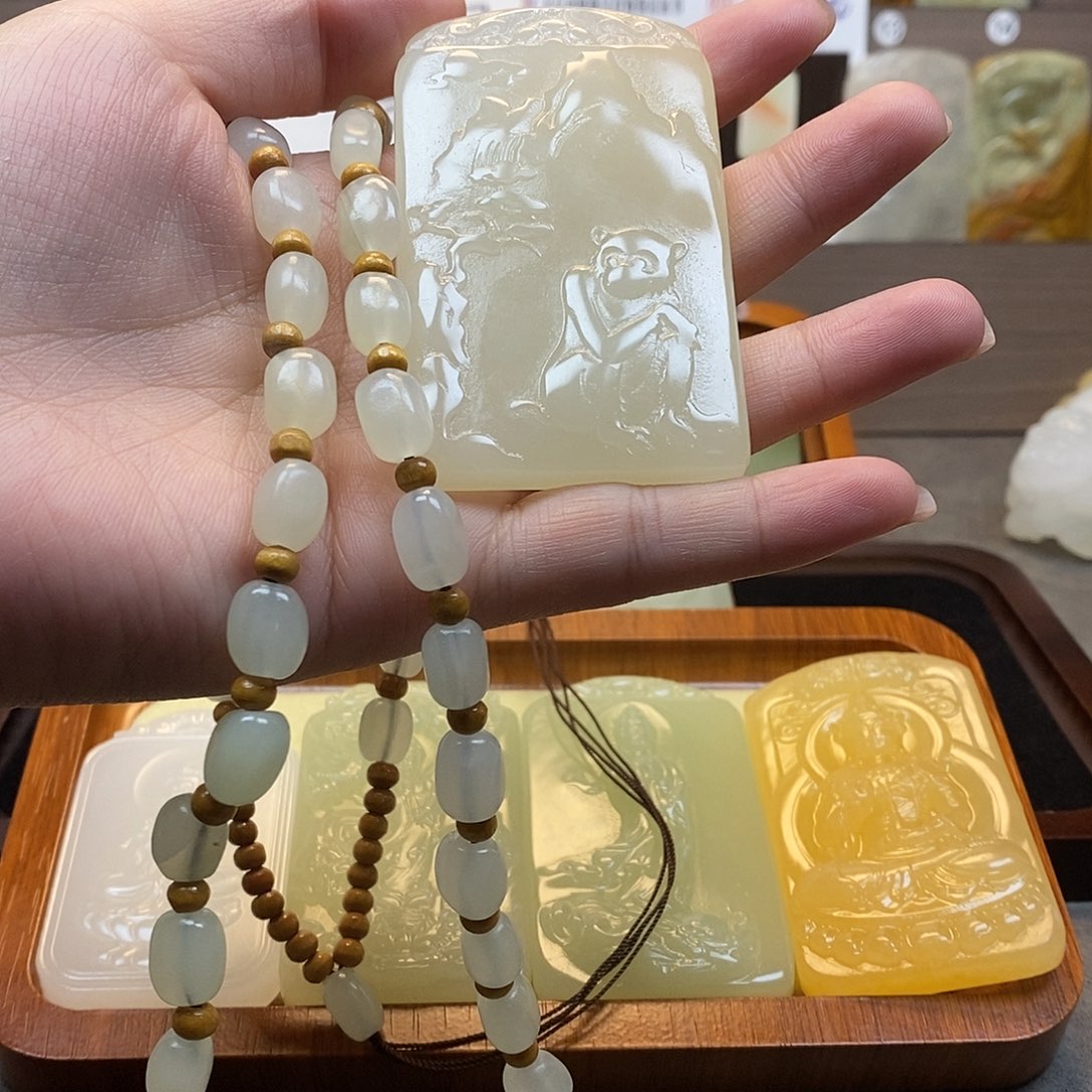 新疆昆仑山料方解石玉