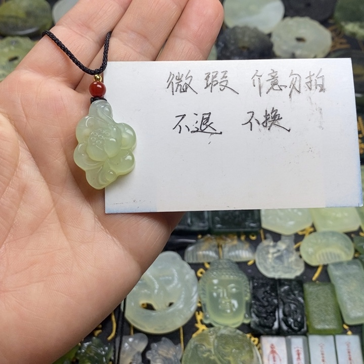 蛇纹石玉颈饰合金