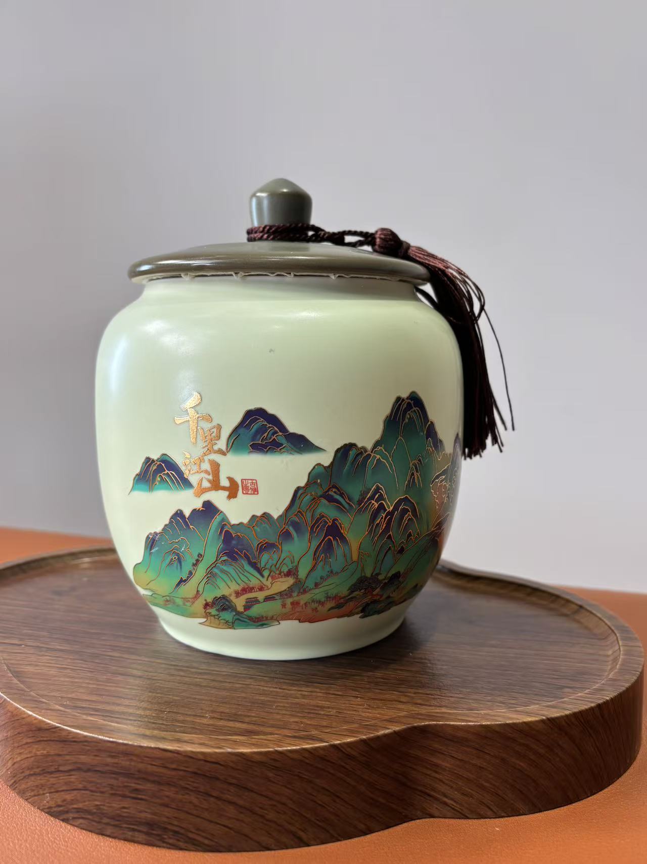 Y6305大茶叶罐千里江山（苹果绿流苏）
