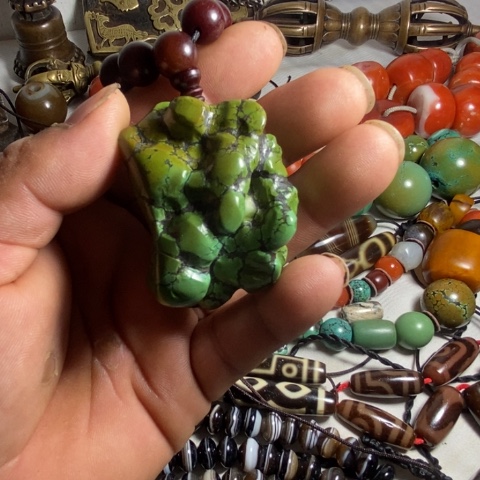 颈饰玻璃猴*东西。        