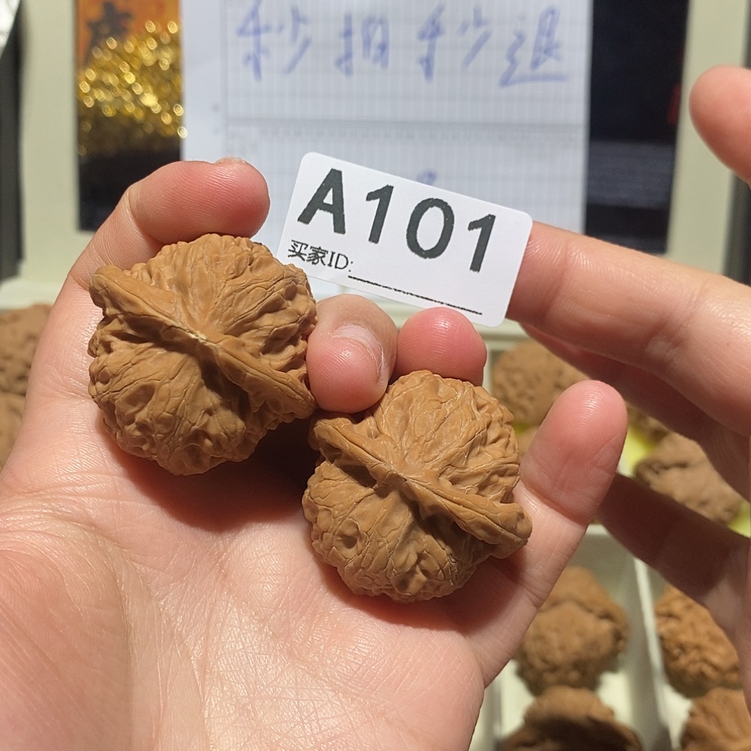 吊坠文玩核桃老树红皮宫灯