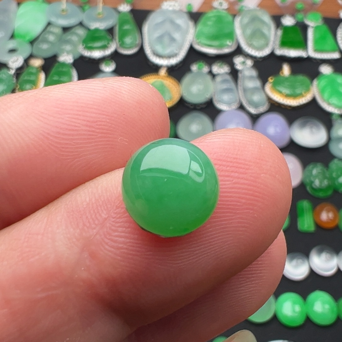 翡翠颈饰未镶嵌蛋面9.5