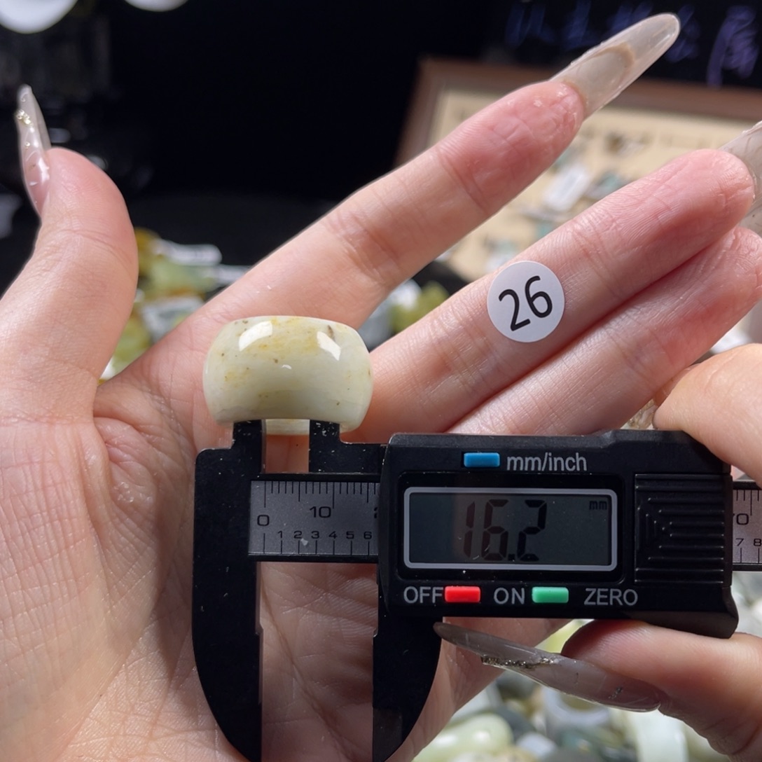 蛇纹石玉未镶嵌戒指