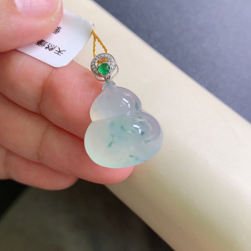 【闪购商品】翡翠颈饰18K金镶嵌葫芦