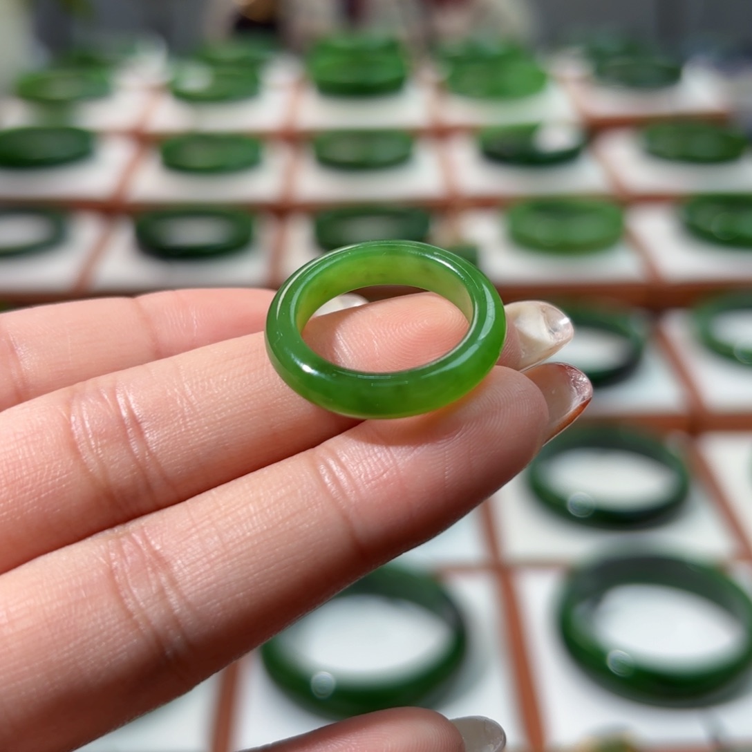 未镶嵌戒指和田玉