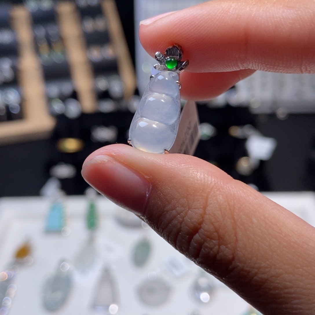 翡翠18K金镶嵌颈饰纯天然缅甸翡翠A货福豆