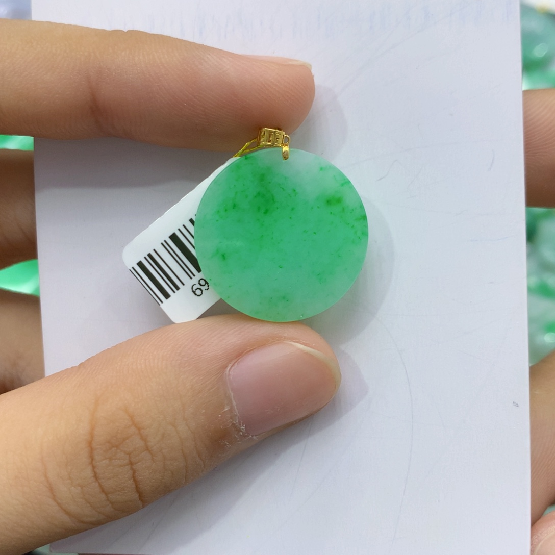 颈饰18K金镶嵌翡翠