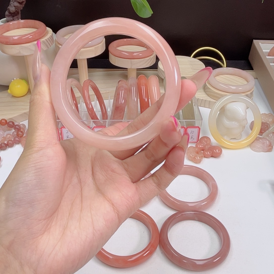 未镶嵌手镯石英质玉.****n