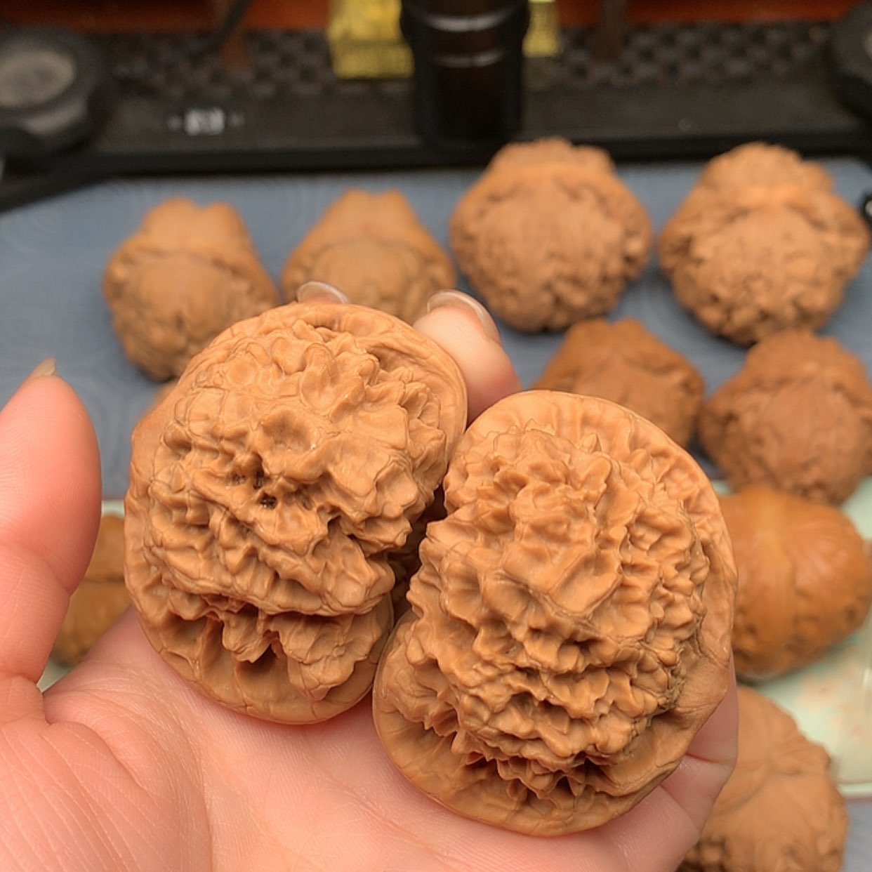 【闪购商品】文玩核桃吊坠兜****镚官帽