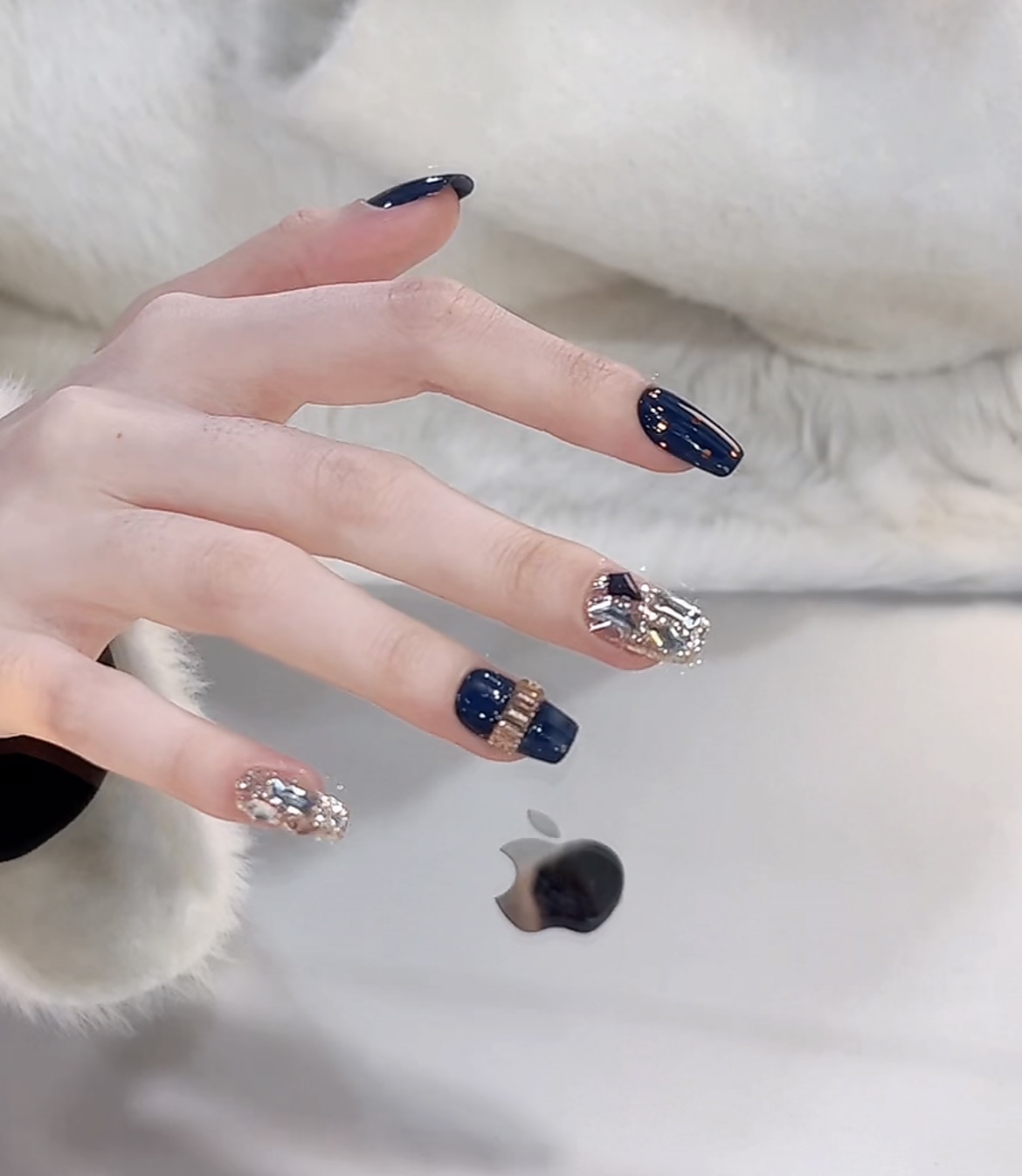 【藏蓝波点】秋冬高级感爆闪藏蓝波点碎钻显白气质纯手工穿戴甲