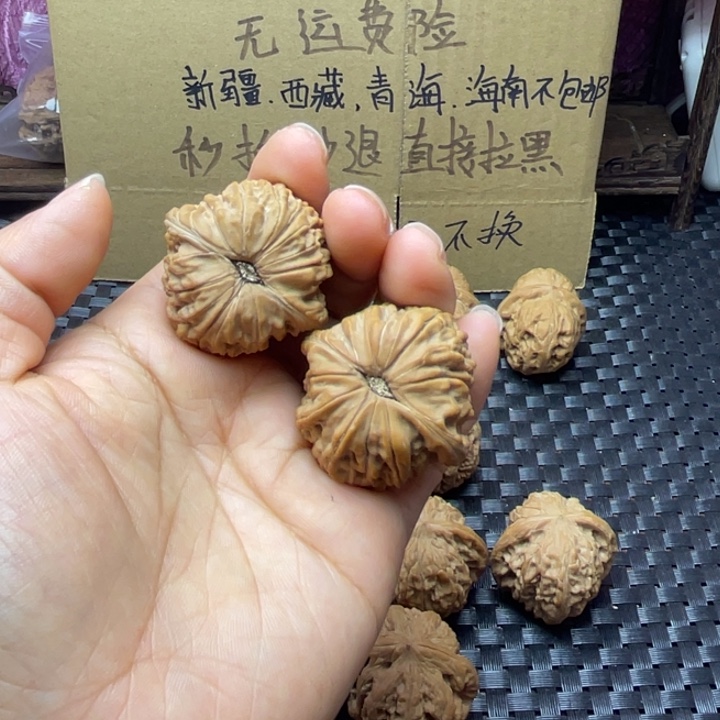 一***直文玩核桃吊坠磨盘不退不换