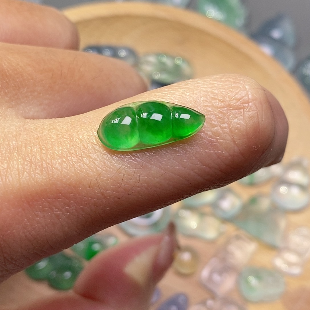 翡翠颈饰未镶嵌翡翠