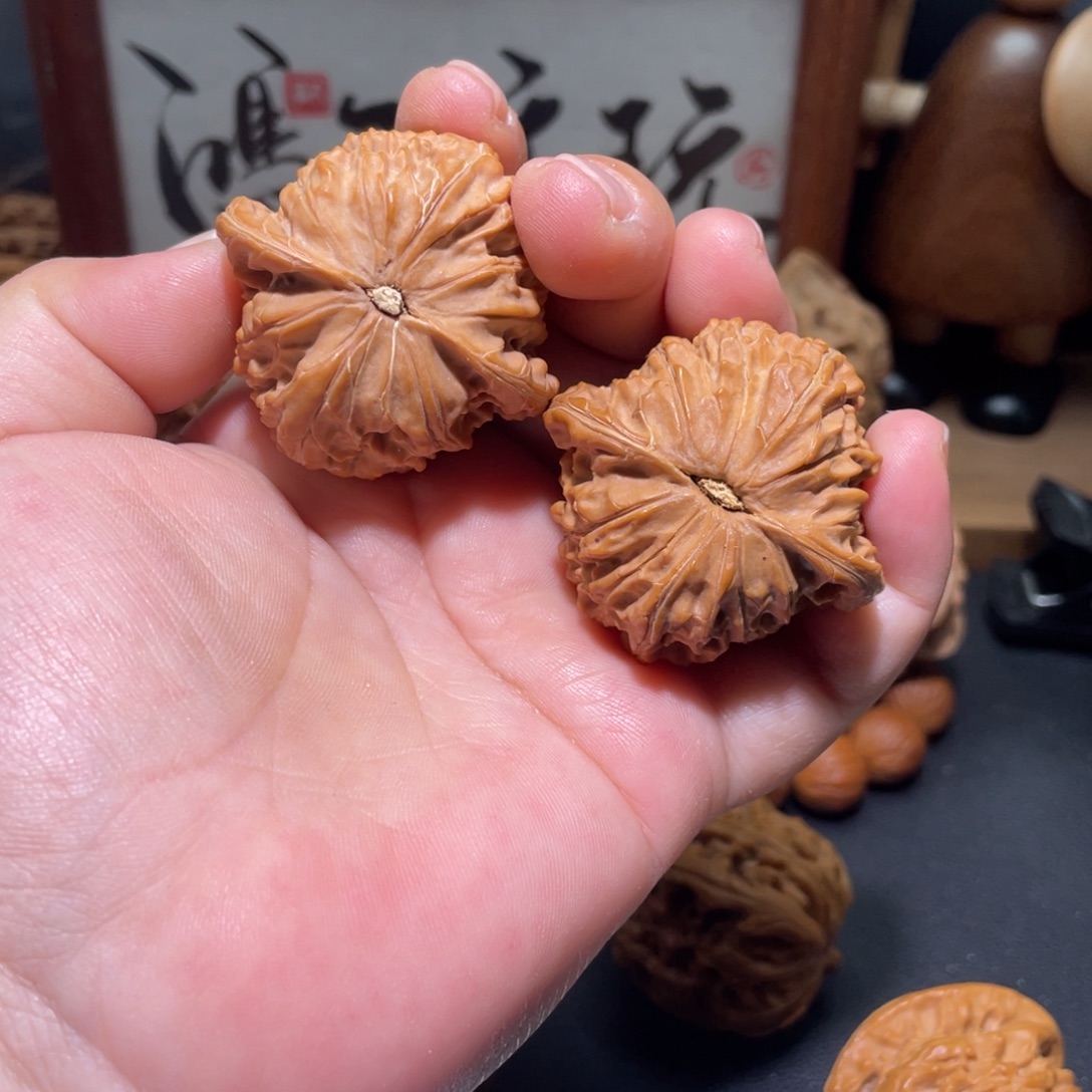 吊坠桃核磨盘狮子头