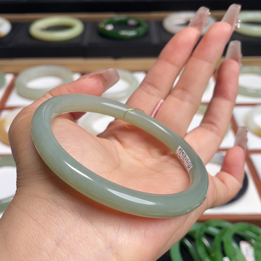 和田玉未镶嵌手镯且末蓝！60