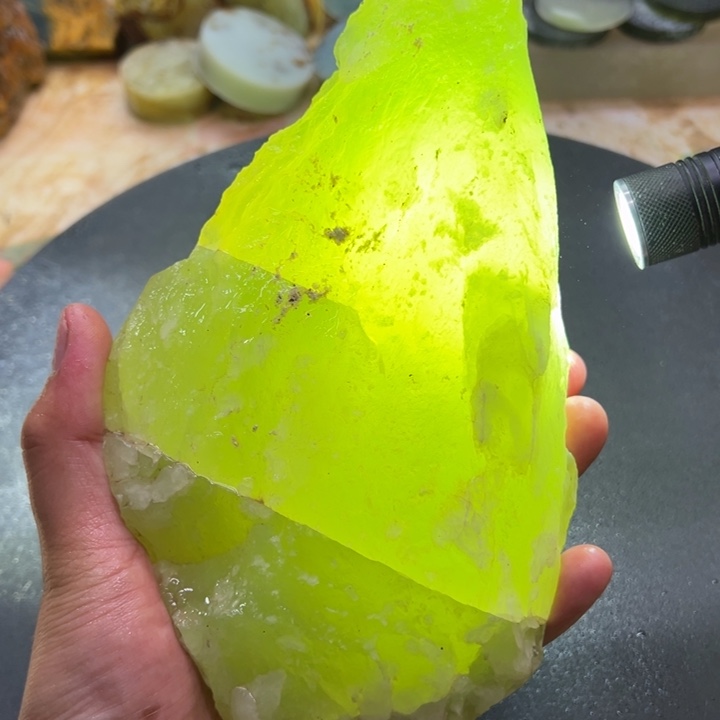 未镶嵌蛇纹石玉珠宝奇石