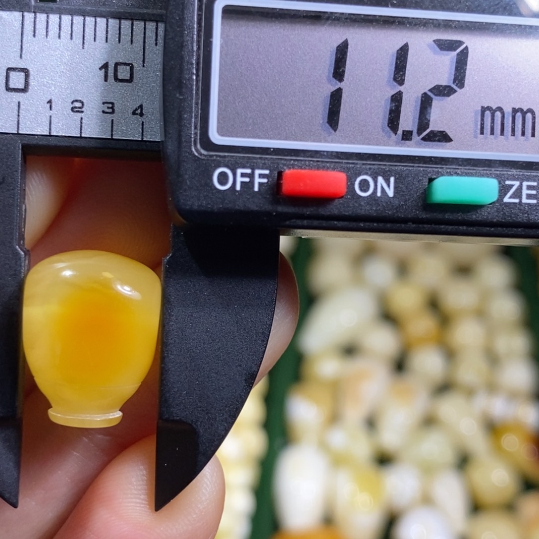 蜜蜡未镶嵌裸石配饰