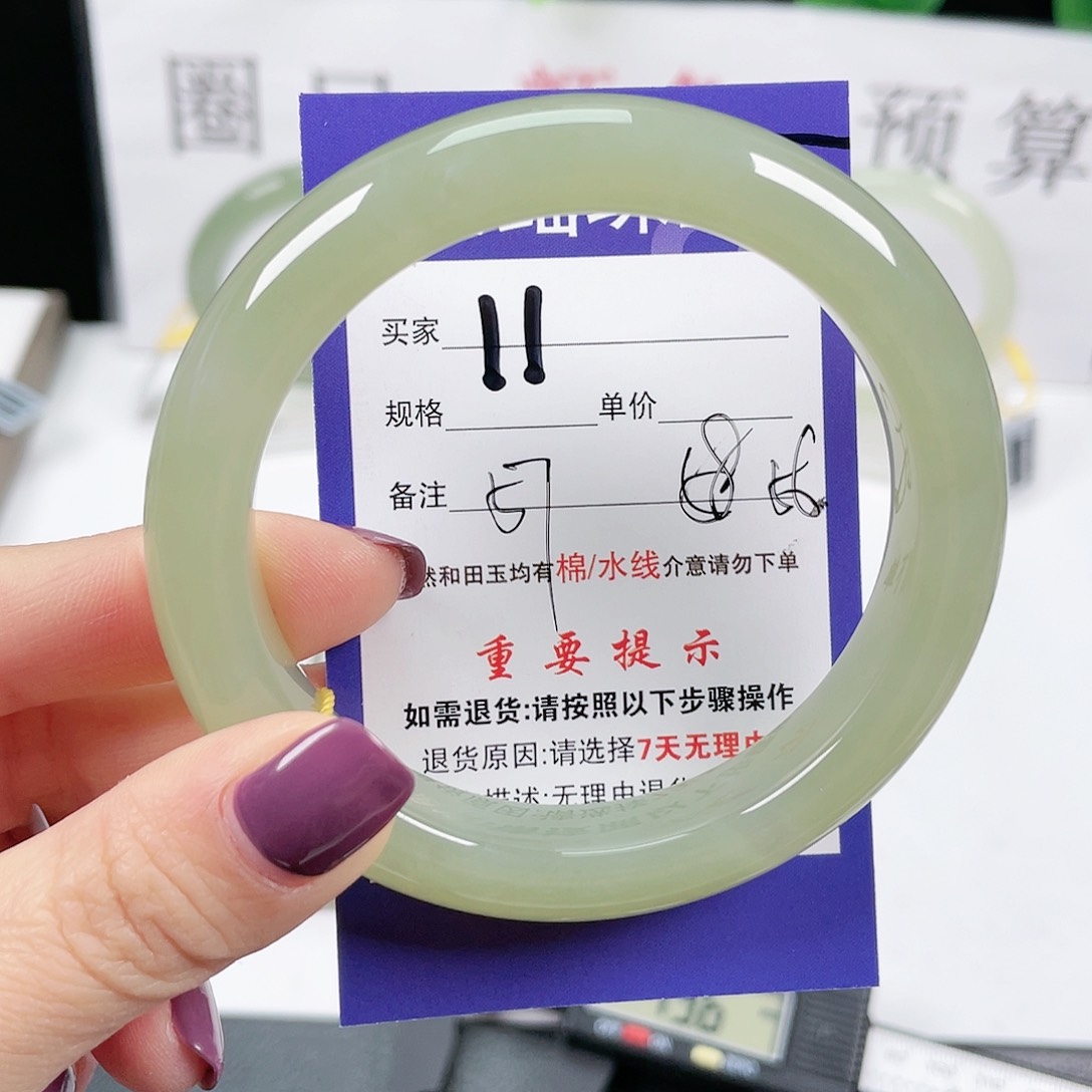 和田玉手镯未镶嵌