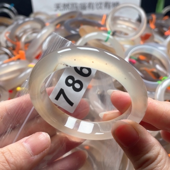 玛瑙/玉髓手镯未镶嵌