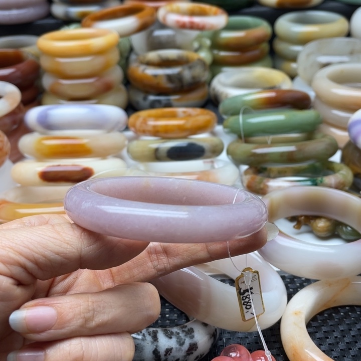 石英质玉手镯未镶嵌奈***师