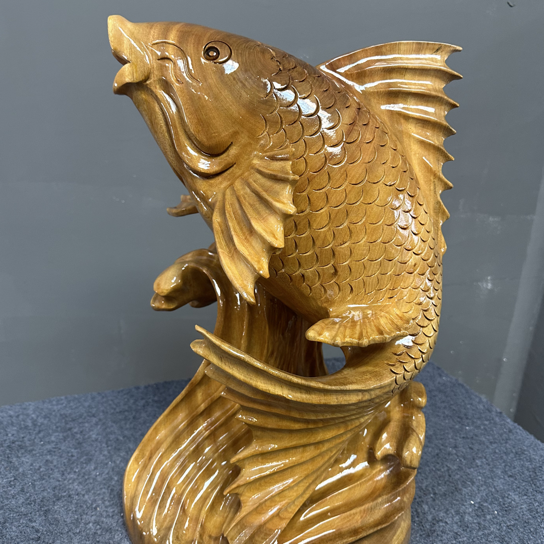 香樟木年年有鱼：纯手动雕刻：尺寸：高50. 宽30公分