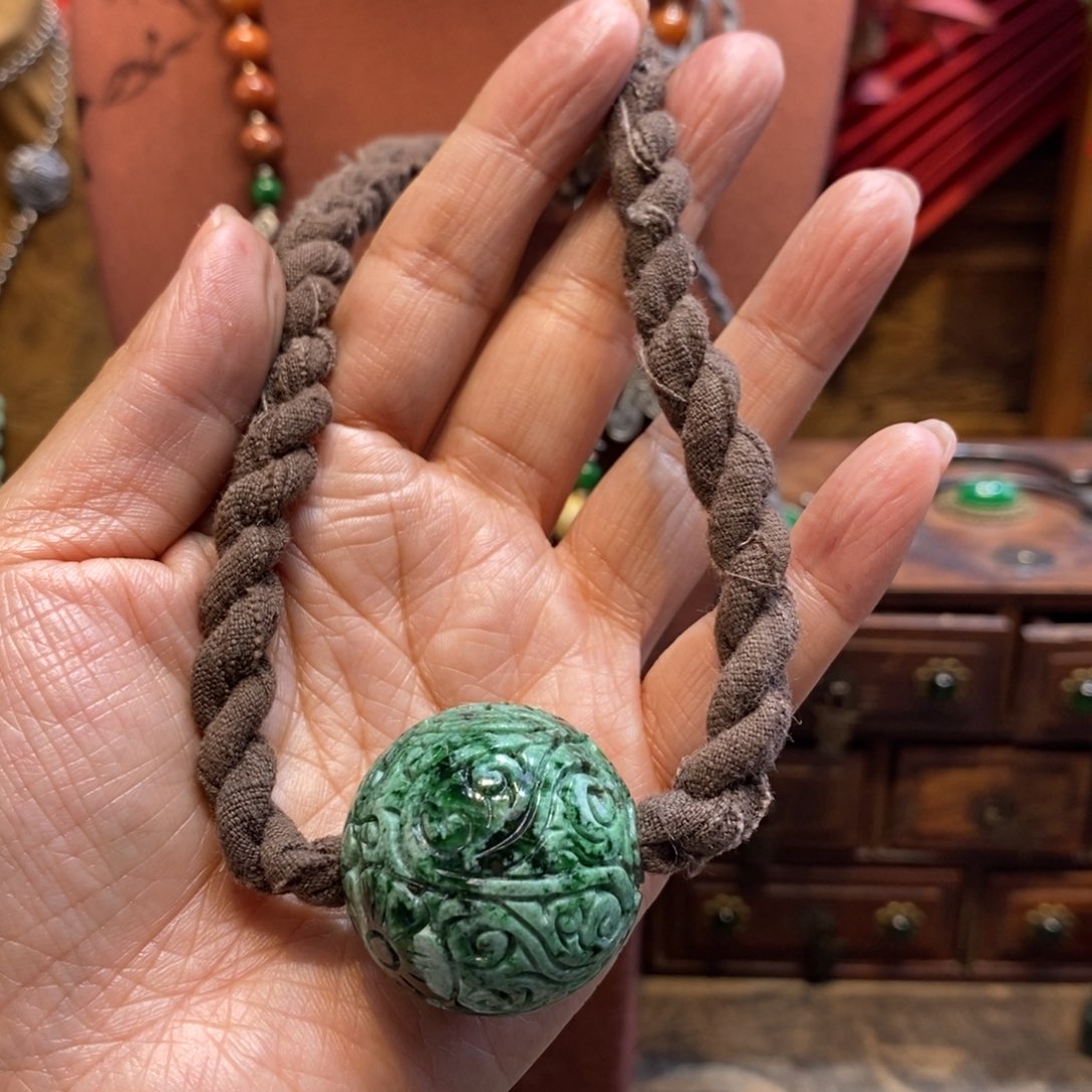 翡翠吊坠(赠链)未镶嵌