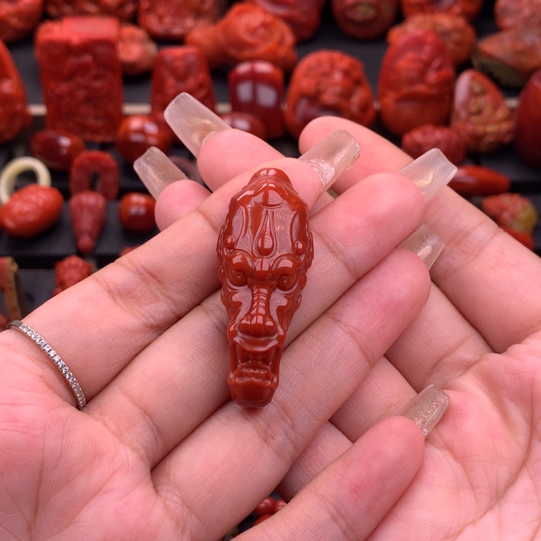南红玛瑙南红川料原矿龙头兽面吊坠未镶嵌